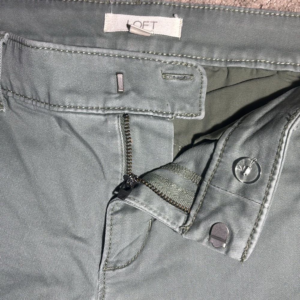 LOFT women’s 2 olive Green Flat Front knee length Bermuda shorts military green - Picture 7 of 15